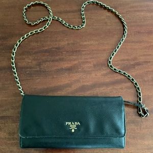 Prada Wallet on a Chain